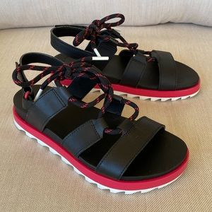 WORN ONCE Sorel “Roaming Lace” ladies sandals in Black/Punch Pink, size 6-1/2